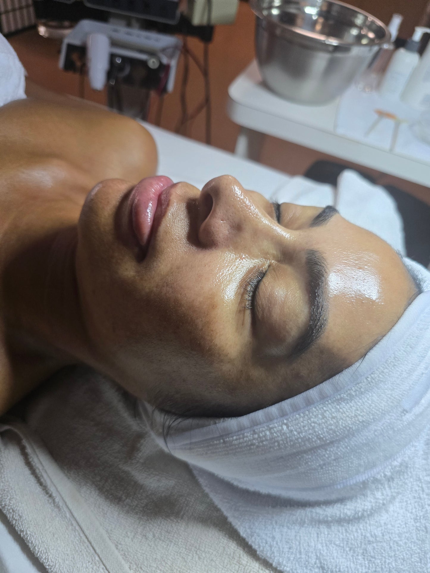 MELANIN CLEAR THERAPY FACIAL